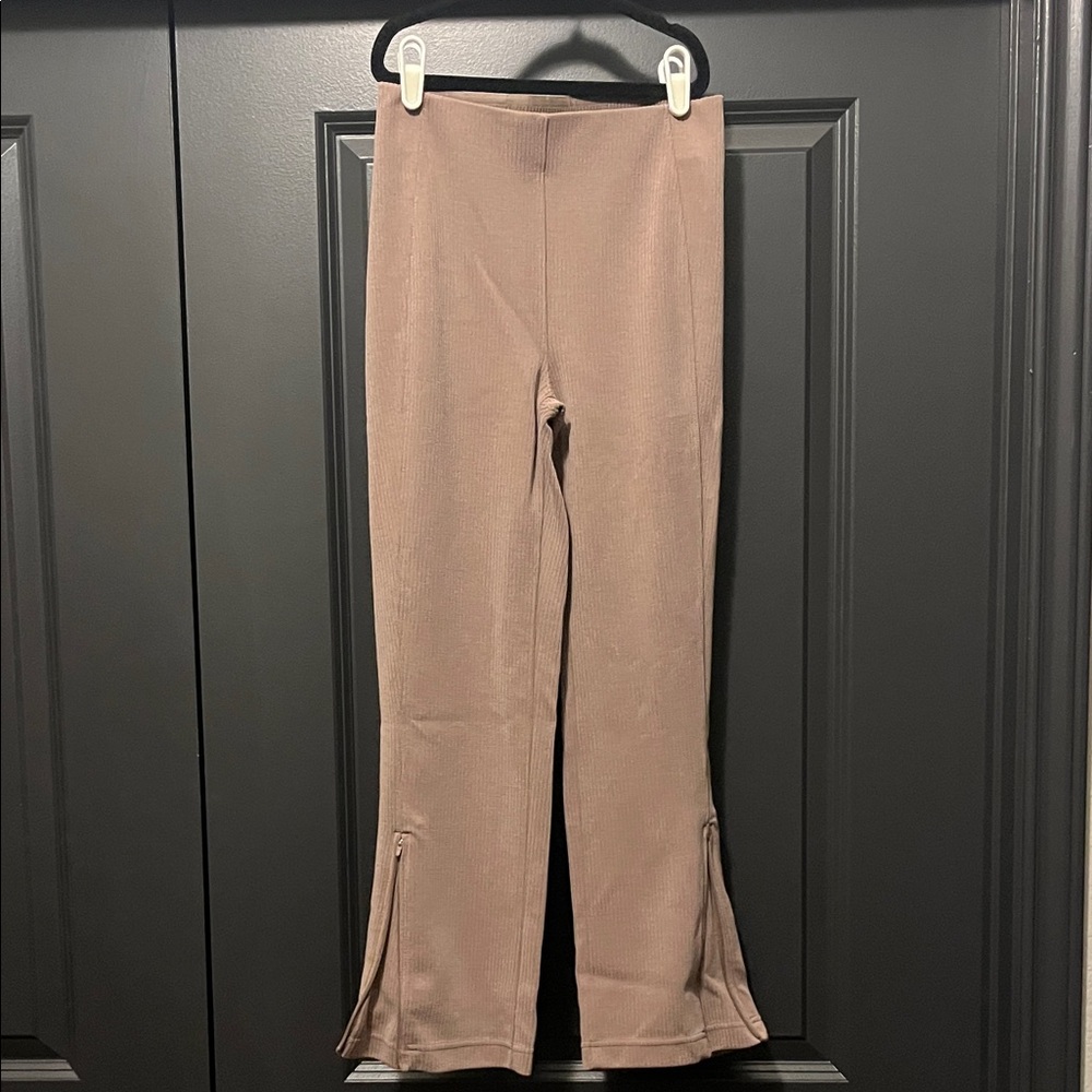 Lululemon size 4 tan pants